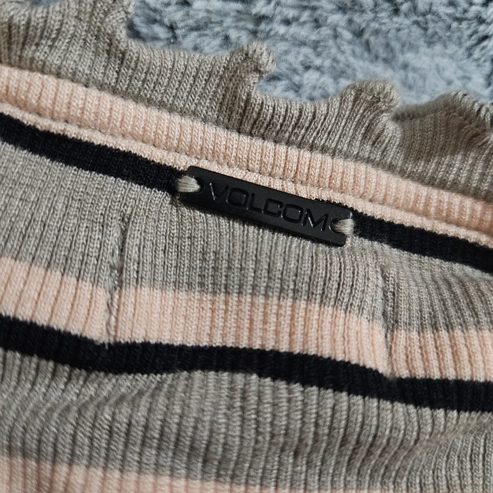 Volcom Stripe Ruched Top NWT - Picture 9 of 10